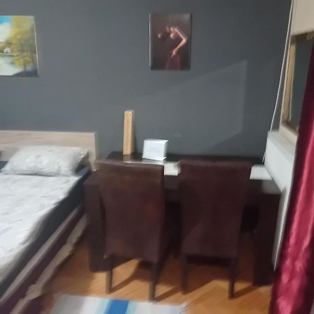 Apartment Viktor 2 Stan Na Dan ชาบาซ ภายนอก รูปภาพ